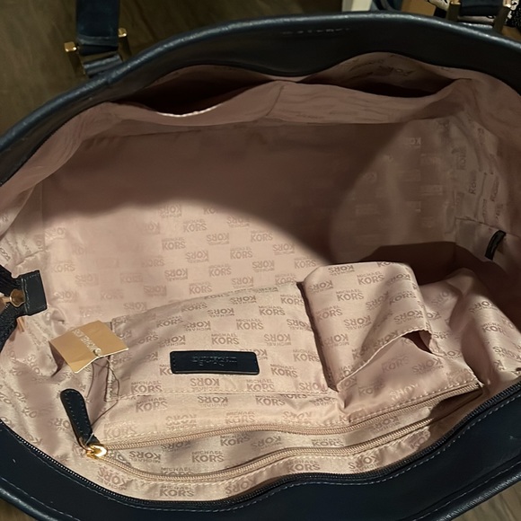 MK PURSE - Picture 3 of 5